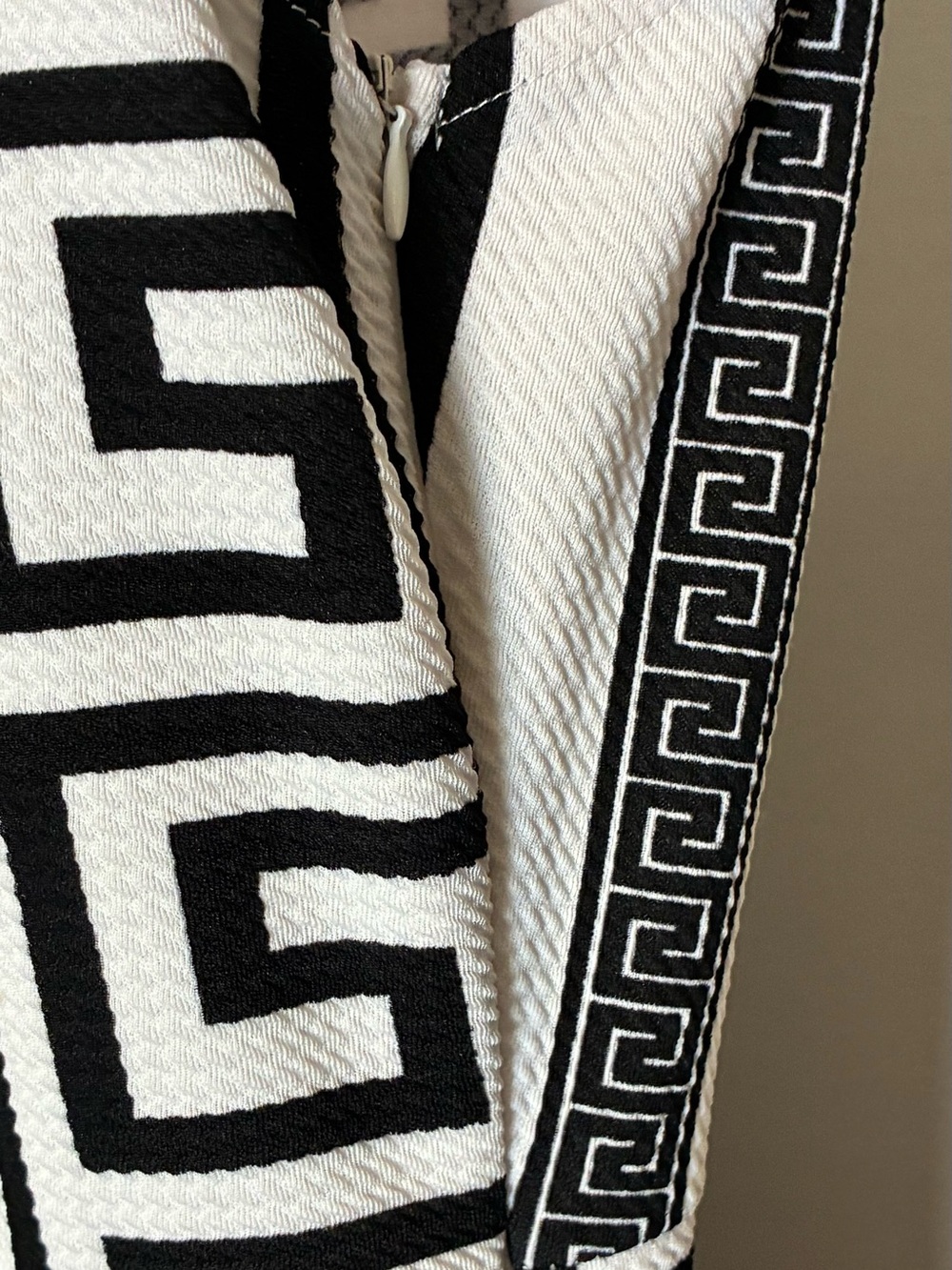 Sleeveless Black & White Geometric Wide-Leg Jumpsuit Stretchy XXXL - Picture 6 of 6